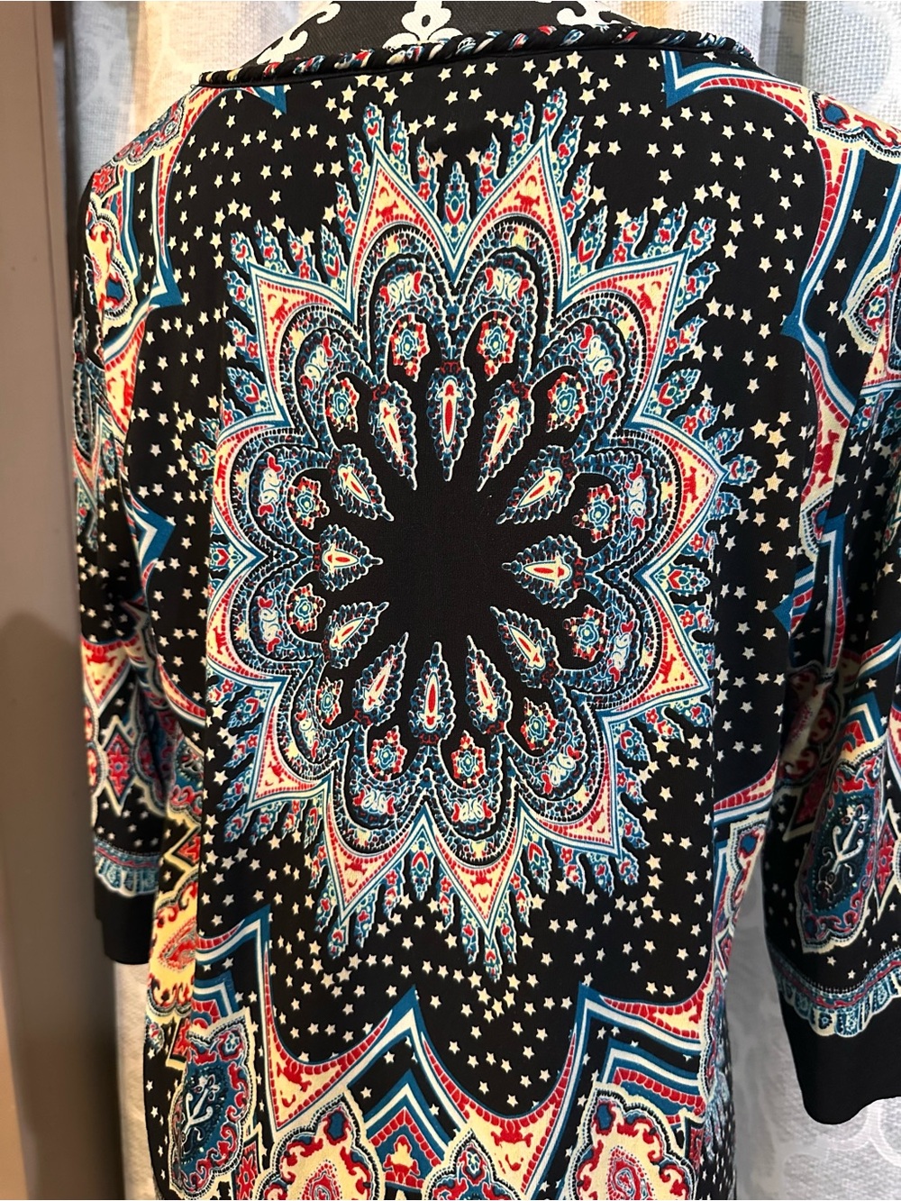 ECI New York Printed Black Medallion-Pattern Women's Top - Black/Red/Blue size L - Picture 4 of 7